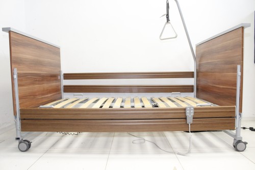Regenerowane łóżko rehabilitacyjne Bock AdiFlex do 220 kg, leże aż 120 cm + Wysięgnik