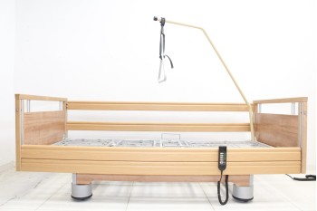 Łóżko rehabilitacyjne, elektryczne, 4-funkcyjne Malsch Ayleen + Wysięgnik | Regenerowane